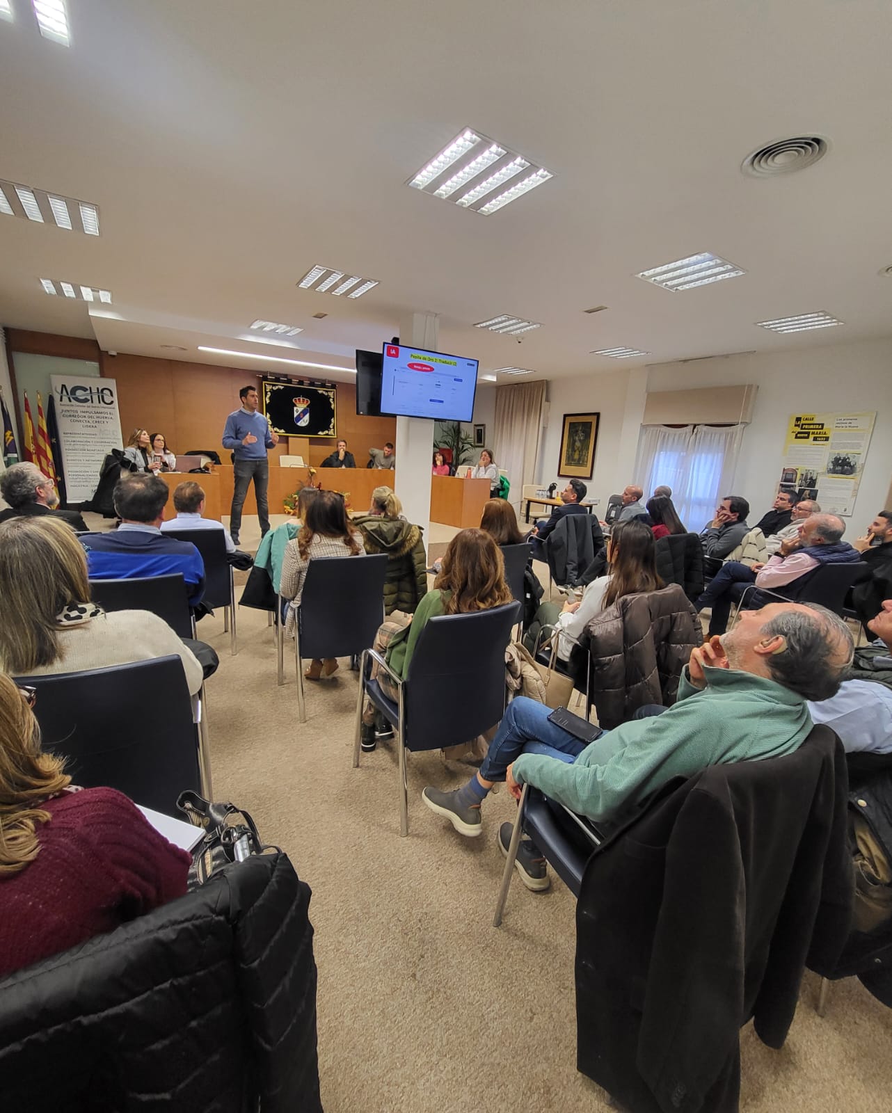 Éxito en la Conferencia de ESYOS sobre Inteligencia Artificial en María de Huerva