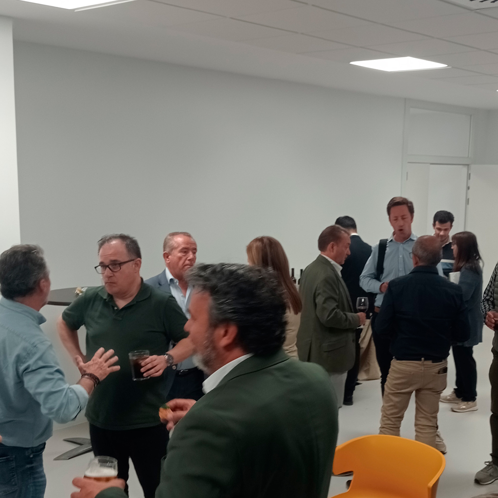 Cóctel posterior a la jornada sobre Inteligencia Artificial aplicada a las PYMES