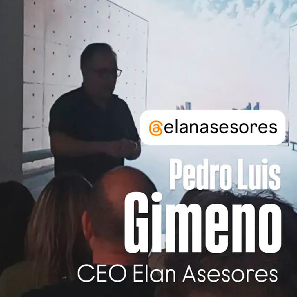Pedro Luis Gimeno dando una charla sobre Inteligencia Artificial aplicada a las PYMES